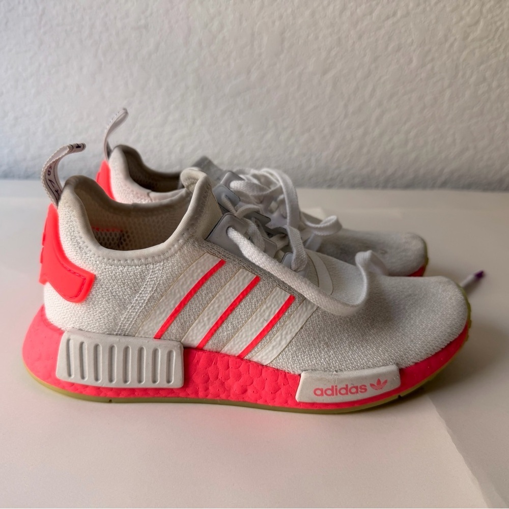 ✨ ADIDAS Women’s Sneakers – White with Orange & Purple Highlights ✨